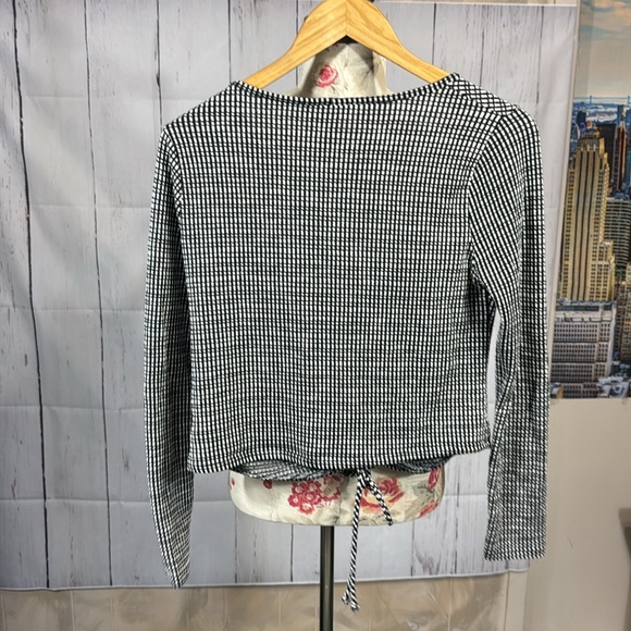 475. Anthropologie Caution to the wind long sleeve top, size M - Picture 4 of 4